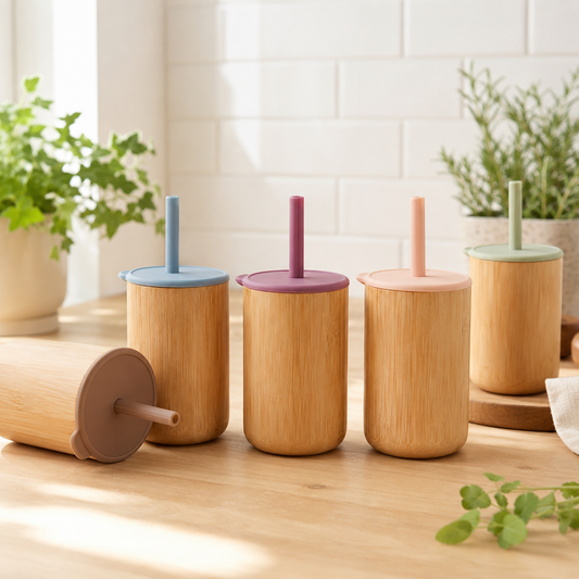 5 gobelets bébé bambou avec couvercle silicone coloris bleu, brun, vert, rose et violet